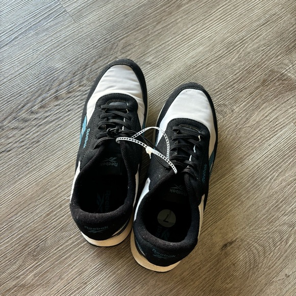 Reeboks - Picture 3 of 10